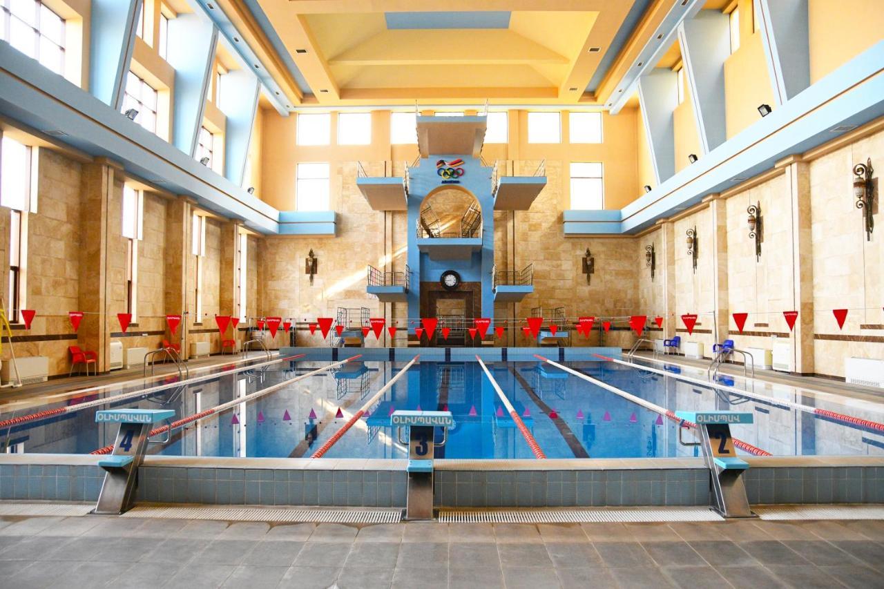 יירבאן Olympavan Hotel מראה חיצוני תמונה