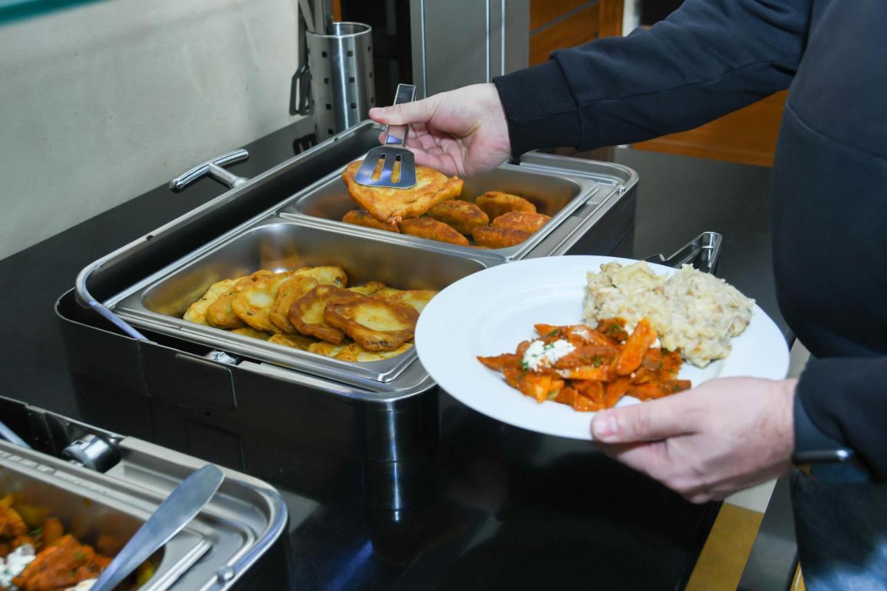 יירבאן Olympavan Hotel מראה חיצוני תמונה