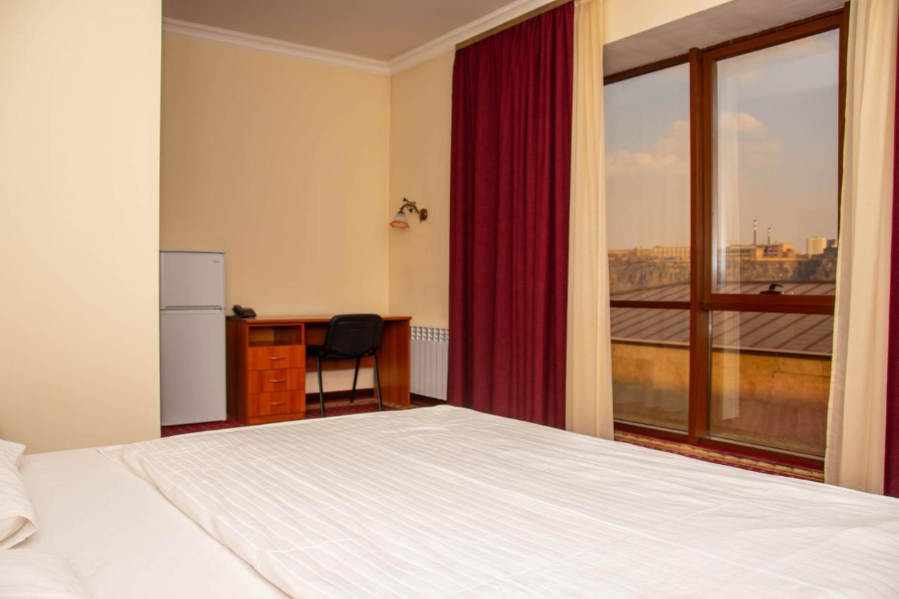 יירבאן Olympavan Hotel מראה חיצוני תמונה