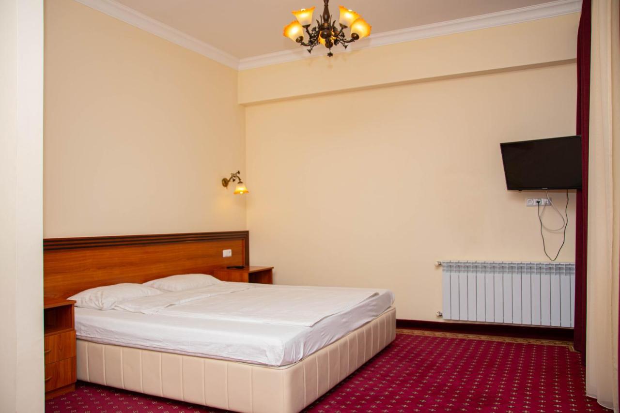יירבאן Olympavan Hotel מראה חיצוני תמונה