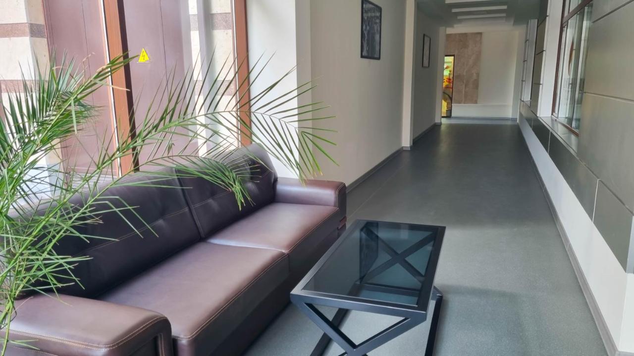 יירבאן Olympavan Hotel מראה חיצוני תמונה