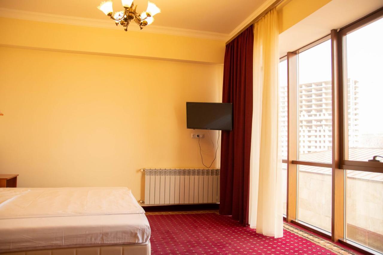 יירבאן Olympavan Hotel מראה חיצוני תמונה