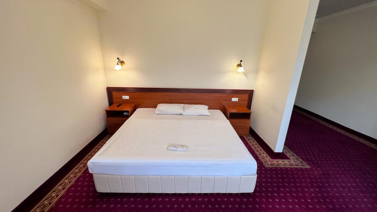 יירבאן Olympavan Hotel מראה חיצוני תמונה