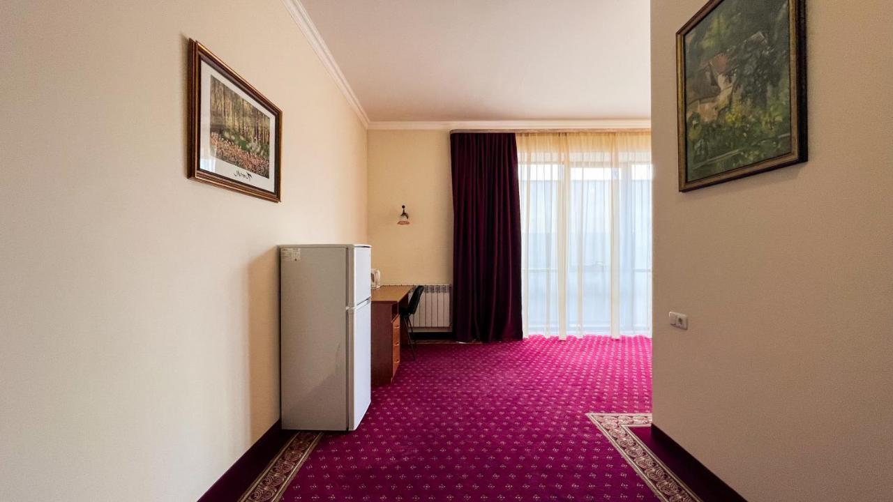 יירבאן Olympavan Hotel מראה חיצוני תמונה