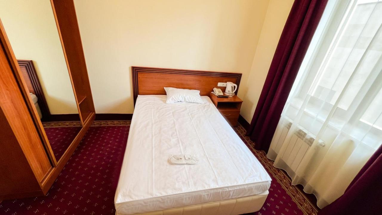 יירבאן Olympavan Hotel מראה חיצוני תמונה