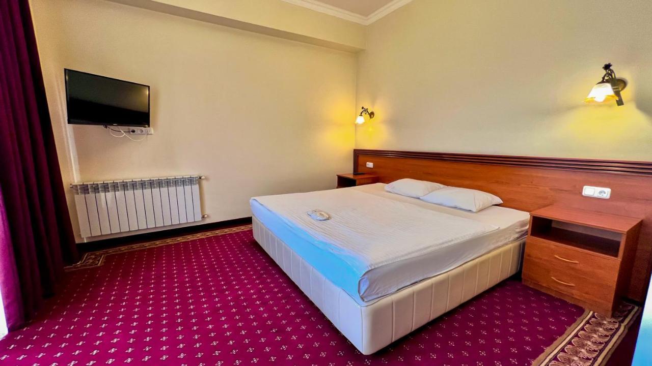יירבאן Olympavan Hotel מראה חיצוני תמונה
